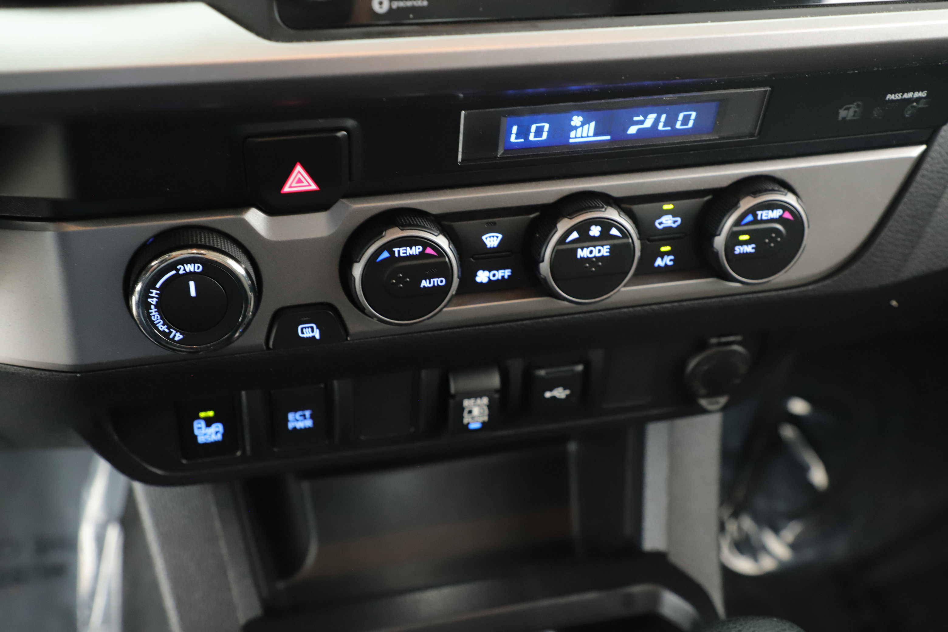 Used 2022 Toyota Tacoma SR5 w/ Technology Package image 16