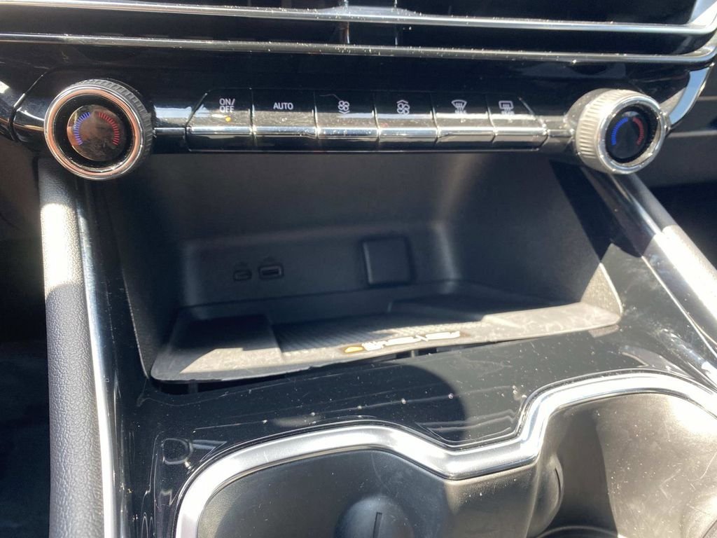 Used 2026 Chevrolet Traverse LT FWD image 25