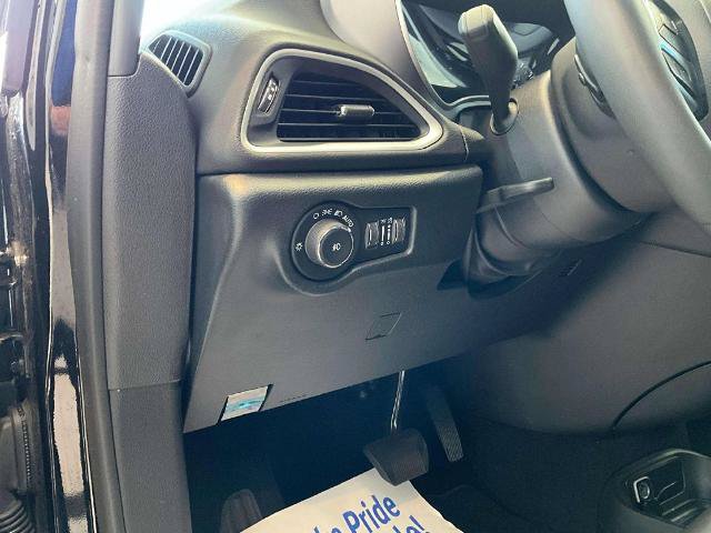 Used 2025 Chrysler Pacifica Select FWD image 17