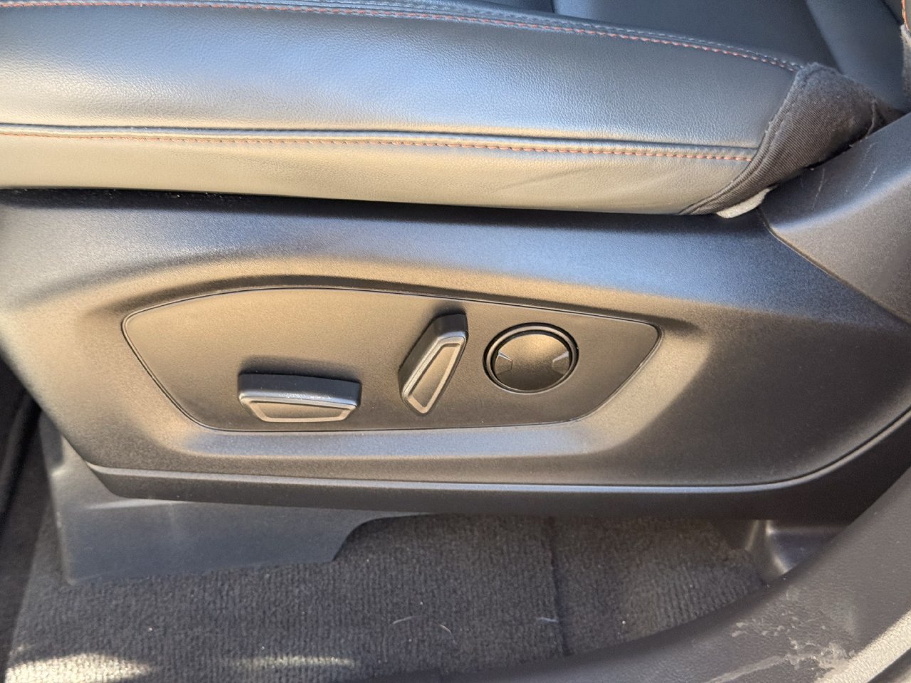Certified 2025 Ford Explorer Active w/ Active Comfort Package RWD image 24