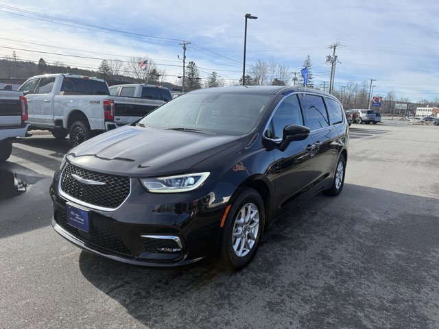 Used 2024 Chrysler Pacifica Touring-L FWD image 16