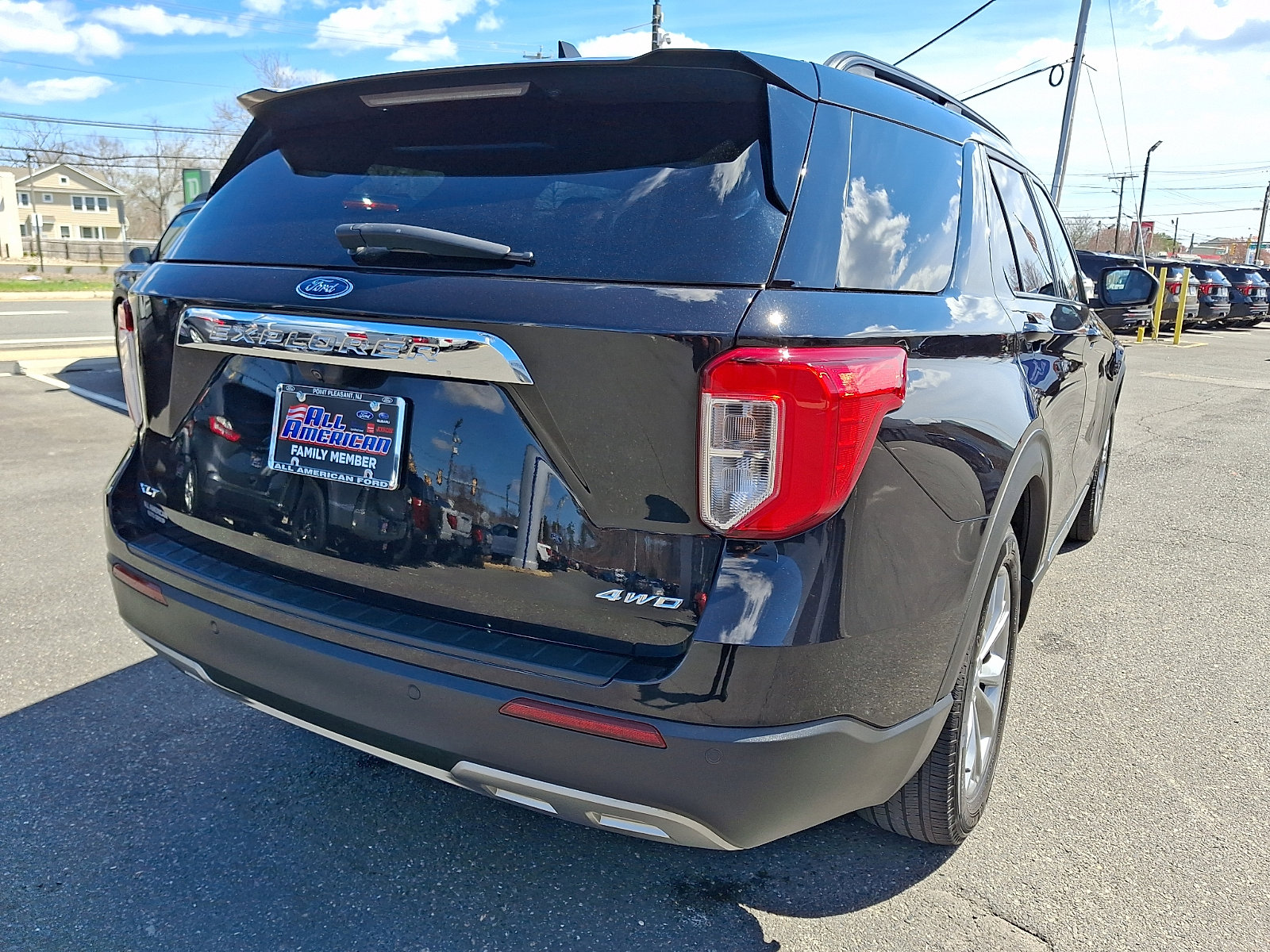Certified 2022 Ford Explorer XLT w/ Equipment Group 202A AWD/4WD image 10