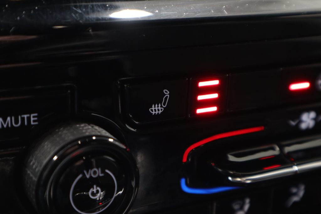 Used 2023 Jeep Grand Cherokee Altitude image 4