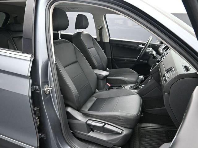 Used 2020 Volkswagen Tiguan SE w/ Panoramic Sunroof Package image 28