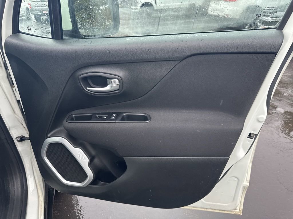 Used 2021 Jeep Renegade Latitude image 28