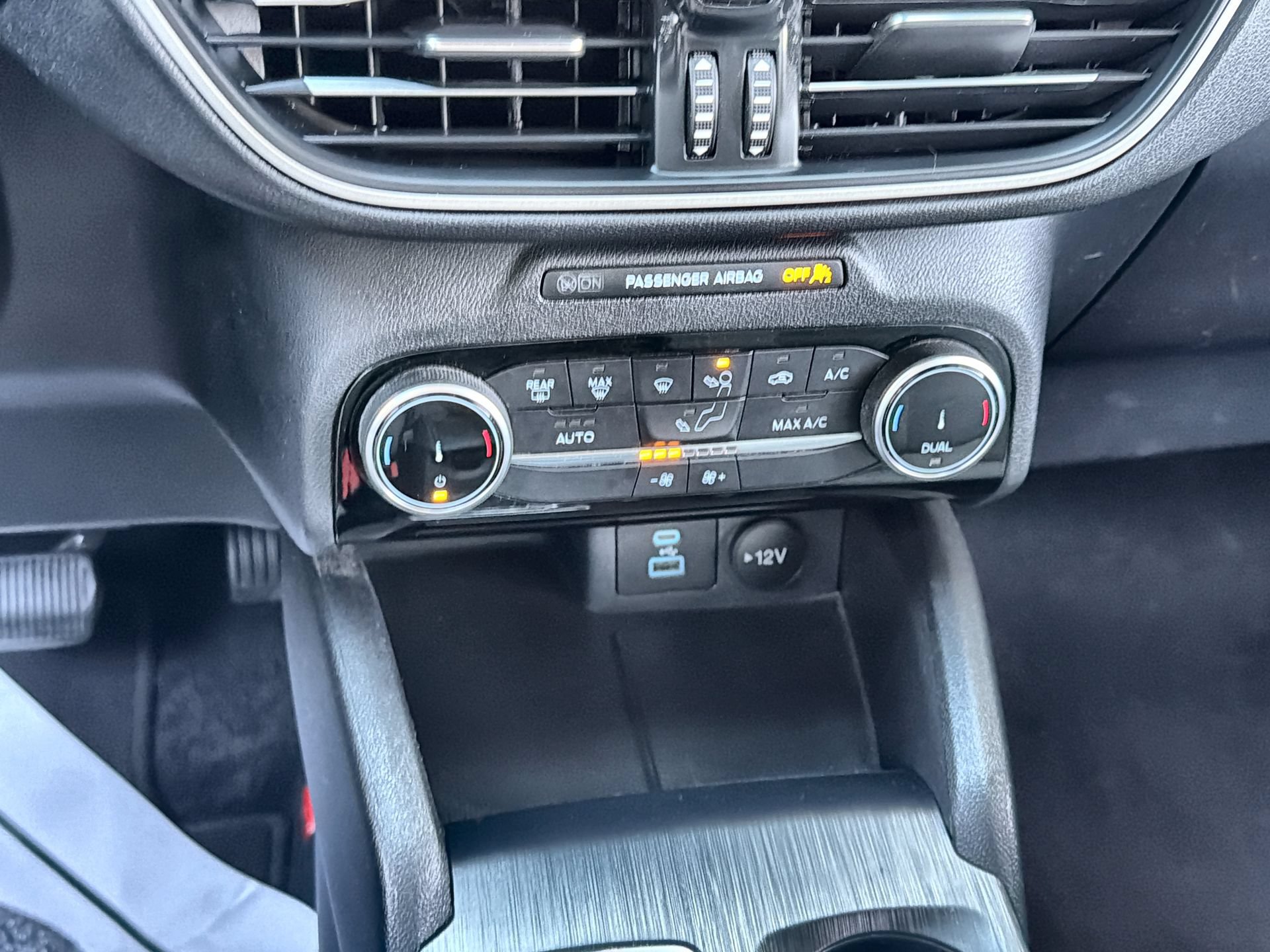 Certified 2022 Ford Escape SE w/ SE Sport Appearance Package FWD image 18