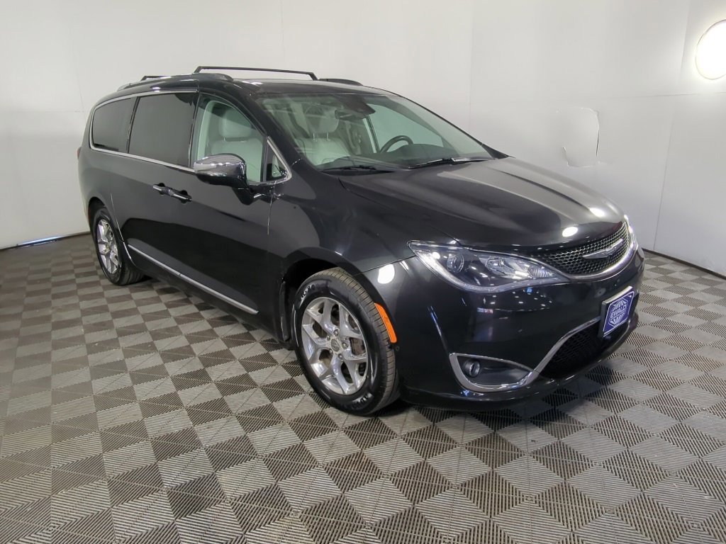 Used 2017 Chrysler Pacifica Limited image 7