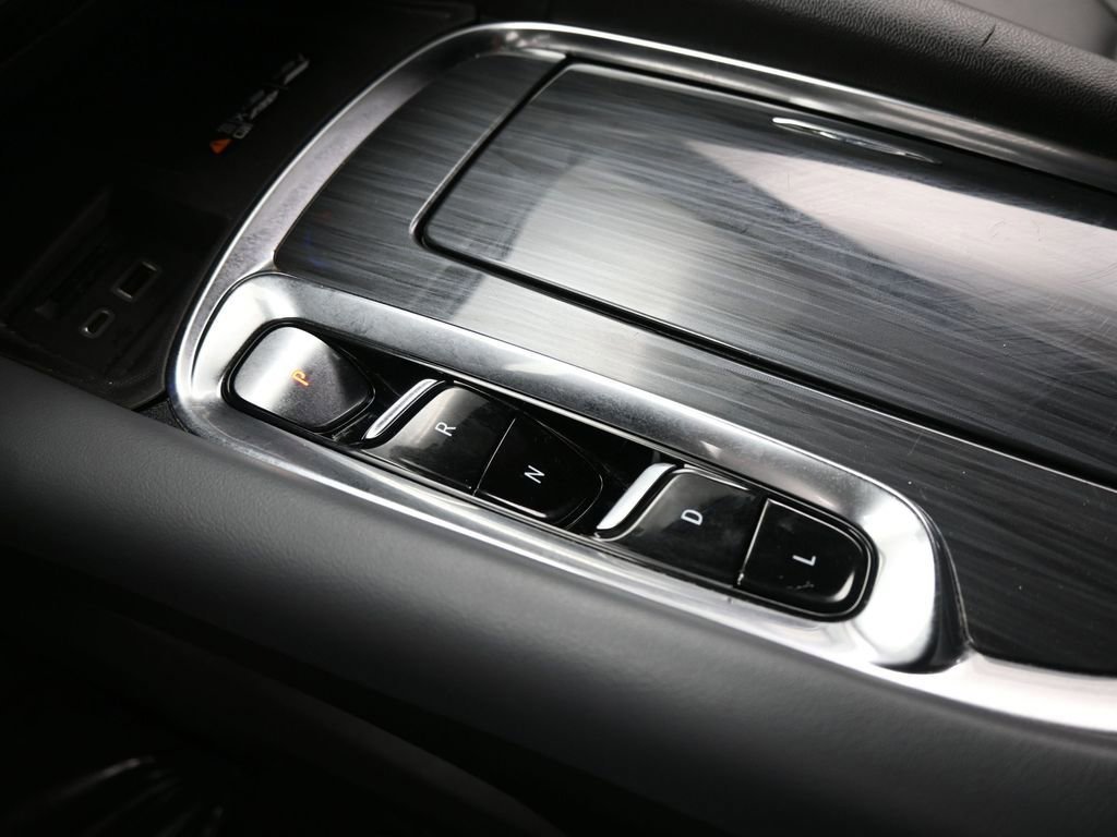 Used 2024 Buick Enclave Premium image 39