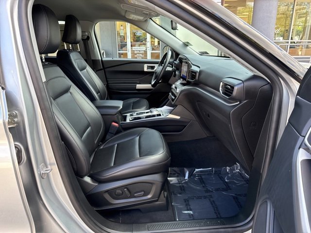 Certified 2022 Ford Explorer XLT w/ Equipment Group 202A image 29