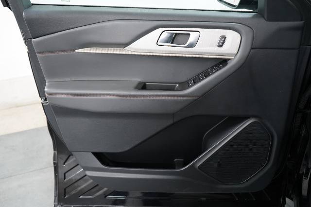 Certified 2025 Ford Explorer Active RWD image 31
