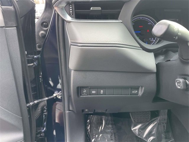 Used 2021 Toyota Venza LE image 15