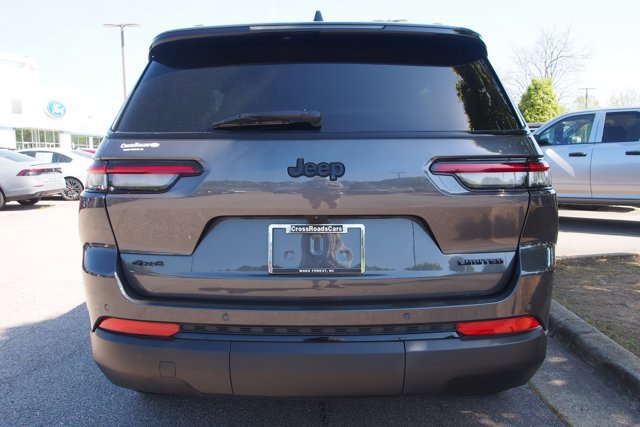 Used 2024 Jeep Grand Cherokee L Limited w/ Black Appearance Package image 4