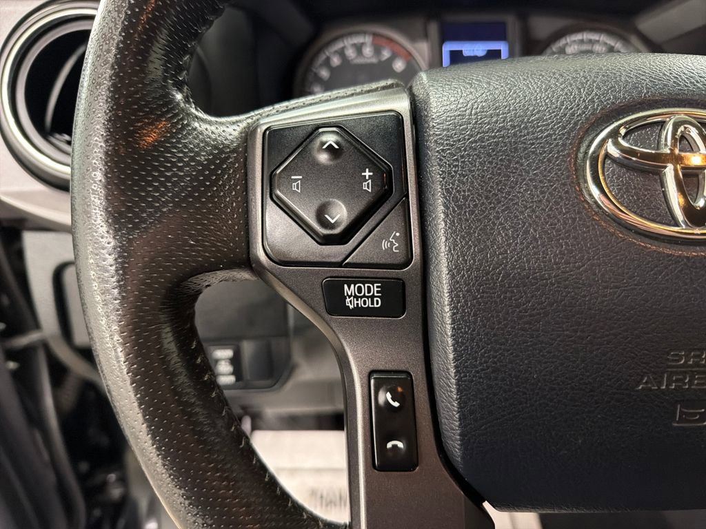 Used 2020 Toyota Tacoma TRD Off-Road w/ Technology Package AWD/4WD image 18