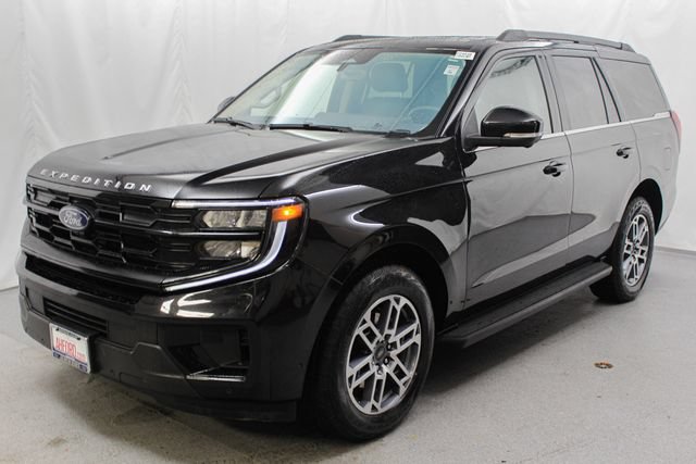 Certified 2025 Ford Expedition Active AWD/4WD image 5