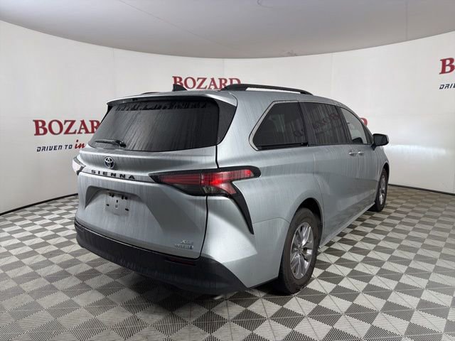 Used 2022 Toyota Sienna XLE image 5