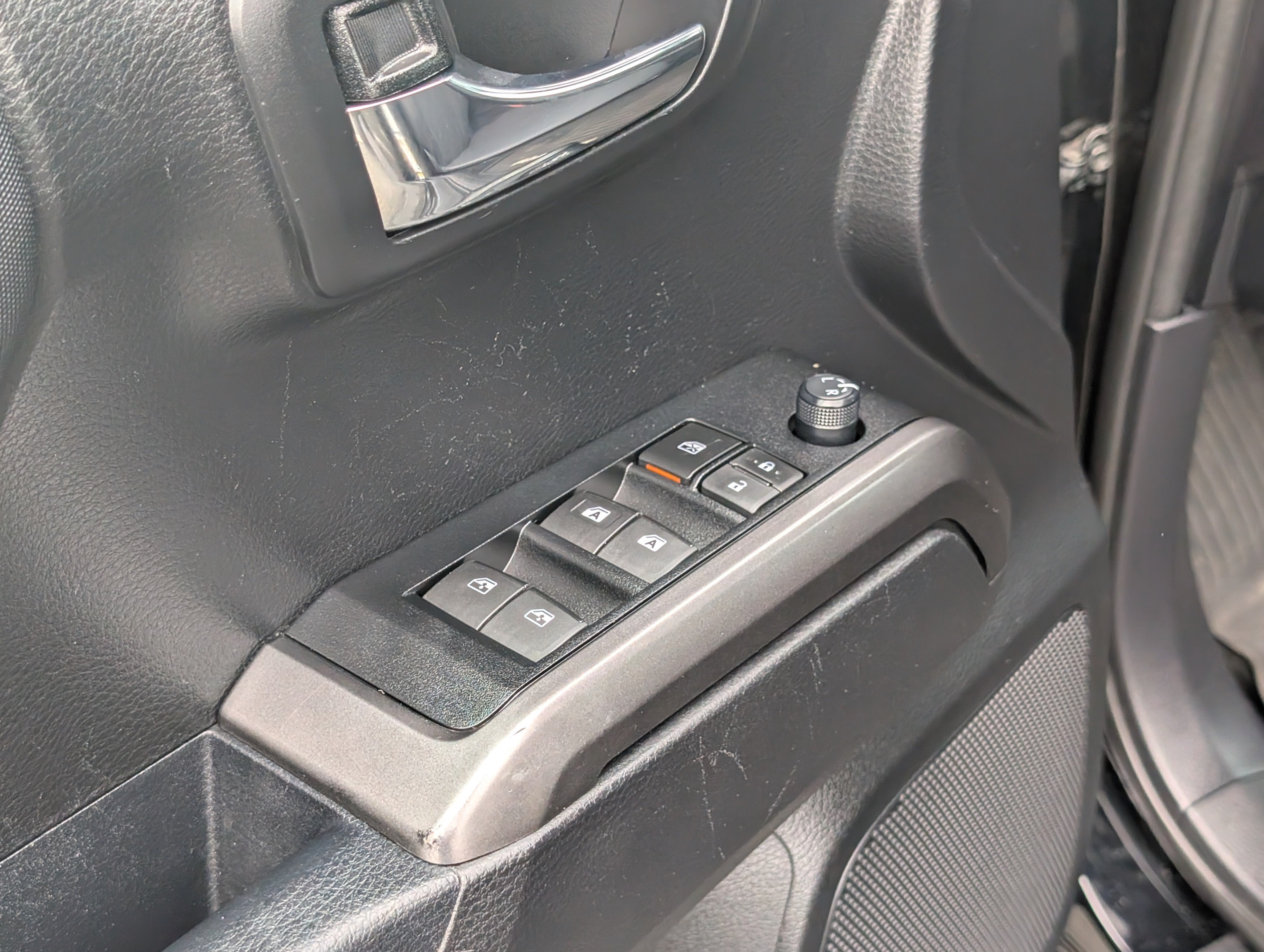 Used 2019 Toyota Tacoma TRD Off-Road AWD/4WD image 17