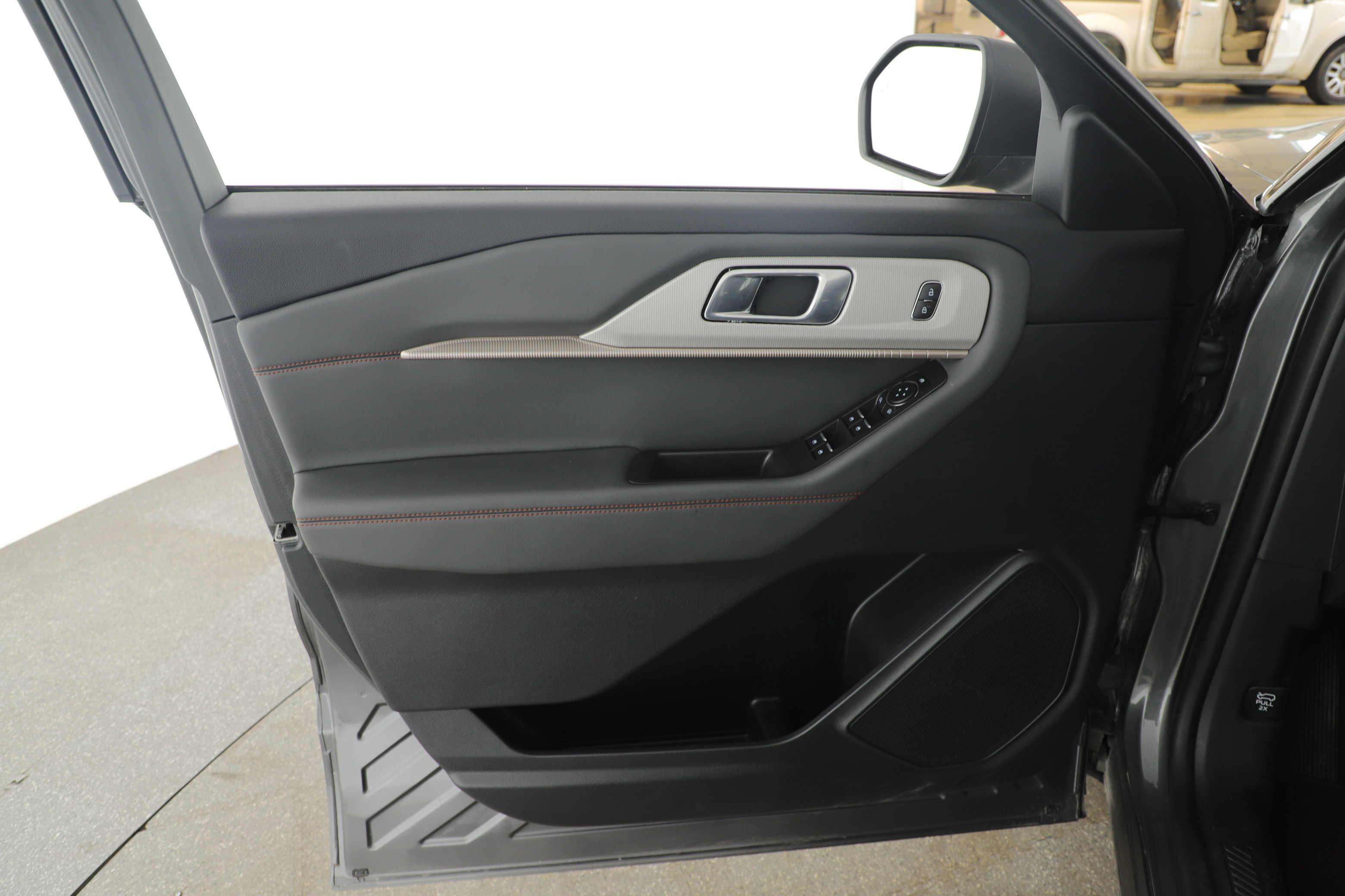 Certified 2025 Ford Explorer Active image 18