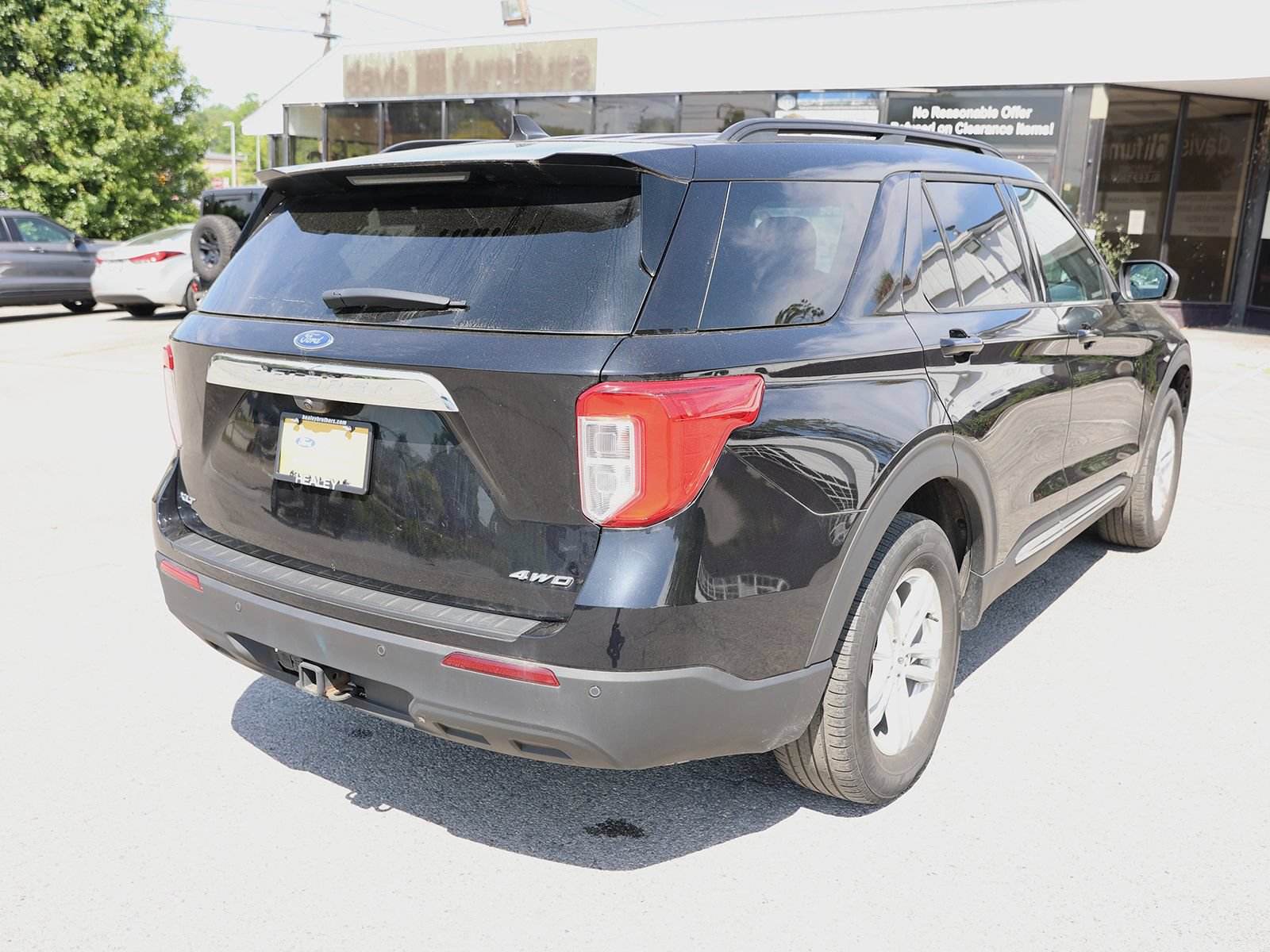 Certified 2023 Ford Explorer XLT w/ Class IV Trailer Tow Package AWD/4WD image 7