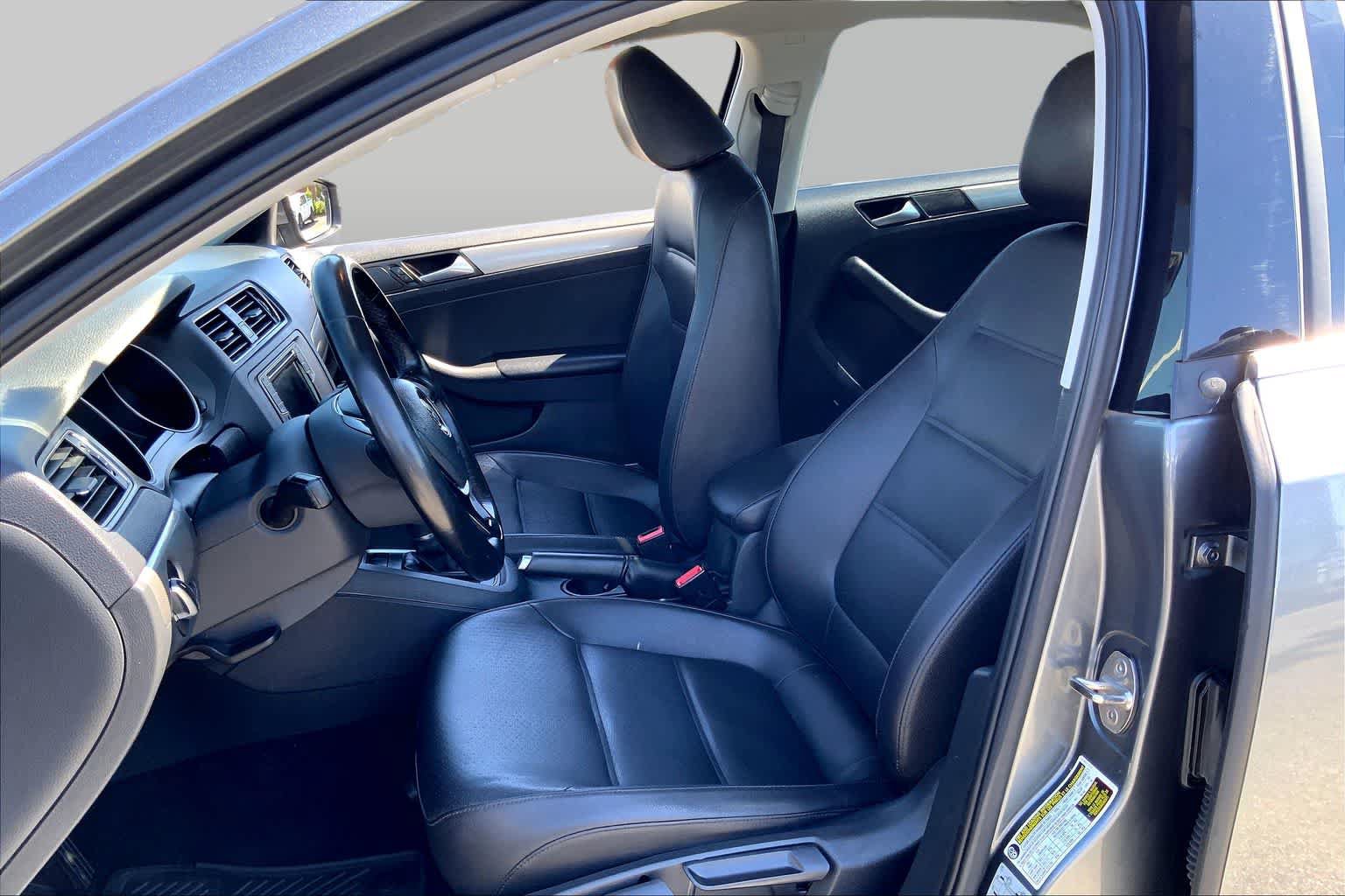 Used 2018 Volkswagen Jetta SE FWD image 8