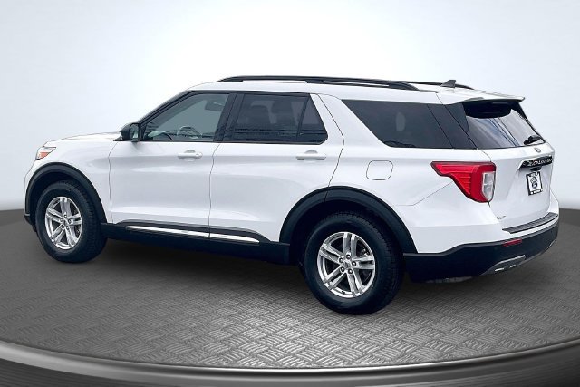Certified 2023 Ford Explorer XLT w/ Equipment Group 202A AWD/4WD image 2