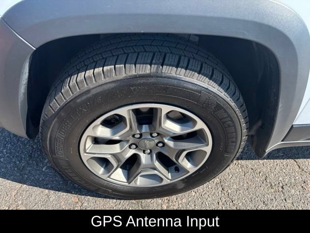 Used 2022 Jeep Cherokee Trailhawk w/ Sound & Nav Group AWD/4WD image 11