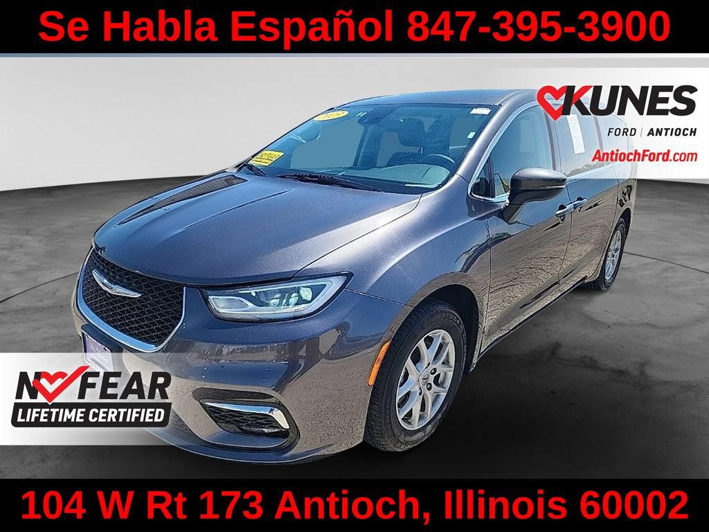 Used 2023 Chrysler Pacifica Touring-L FWD image 5