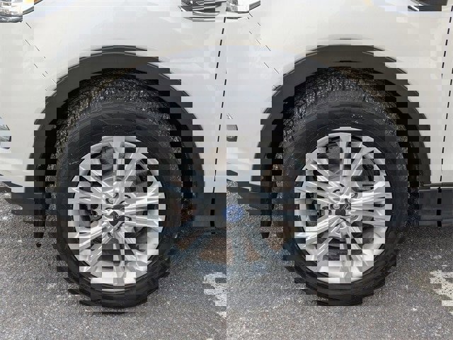 Certified 2017 Ford Escape SE w/ Equipment Group 201A image 10