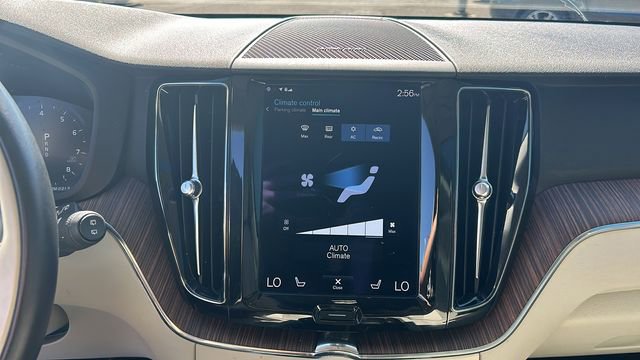 Used 2021 Volvo XC60 T5 Momentum w/ Advanced Package image 20