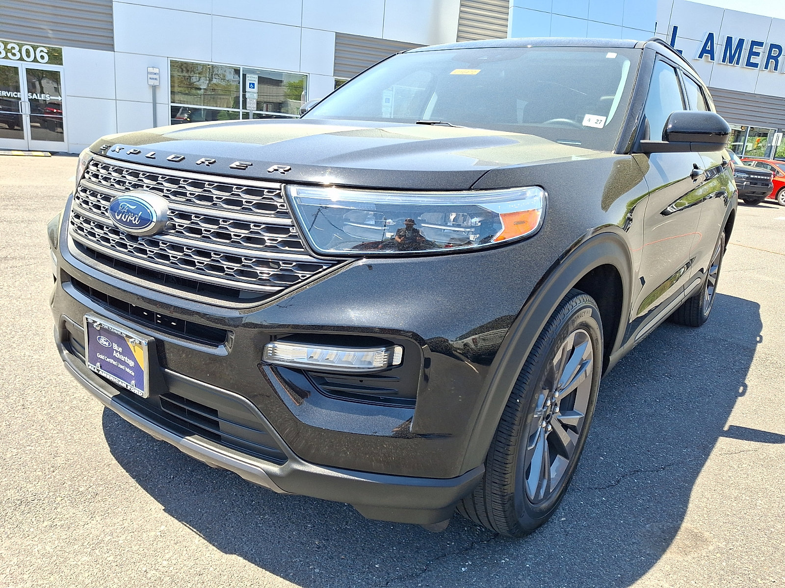 Certified 2022 Ford Explorer XLT w/ Equipment Group 202A AWD/4WD image 4