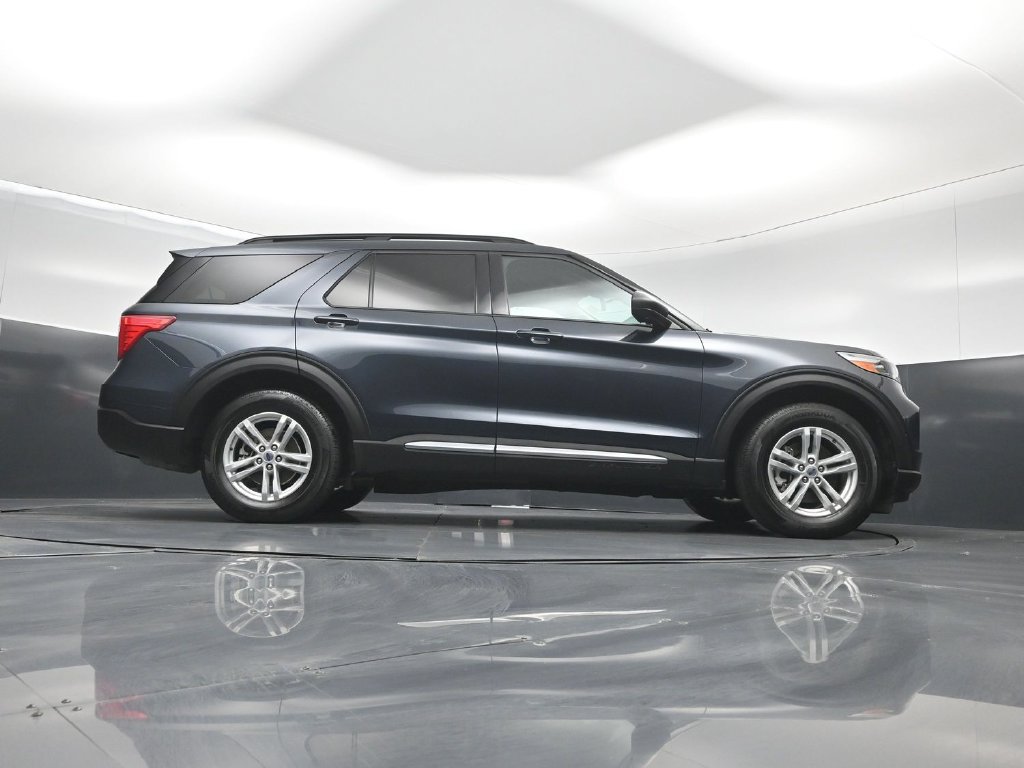 Certified 2023 Ford Explorer XLT RWD image 46
