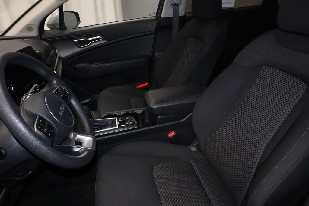Used 2025 Kia Sportage LX AWD/4WD image 26
