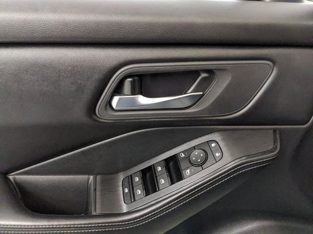 Used 2024 Nissan Rogue SV image 15