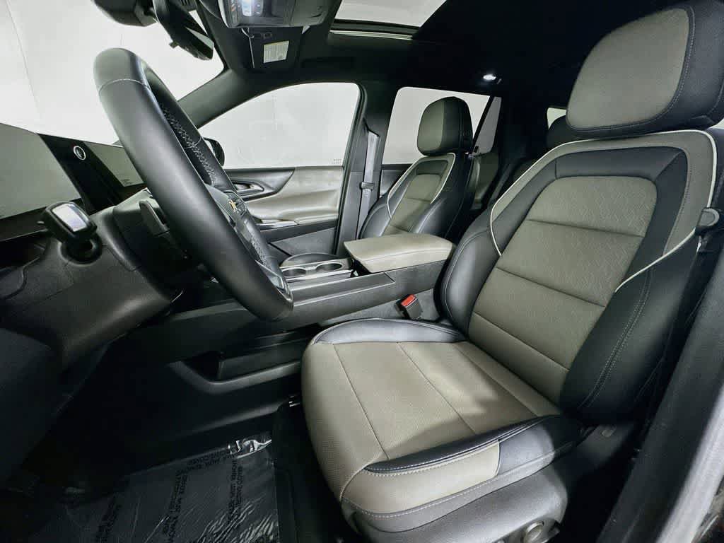 Used 2025 Chevrolet Equinox LT w/ Convenience Package II FWD image 12