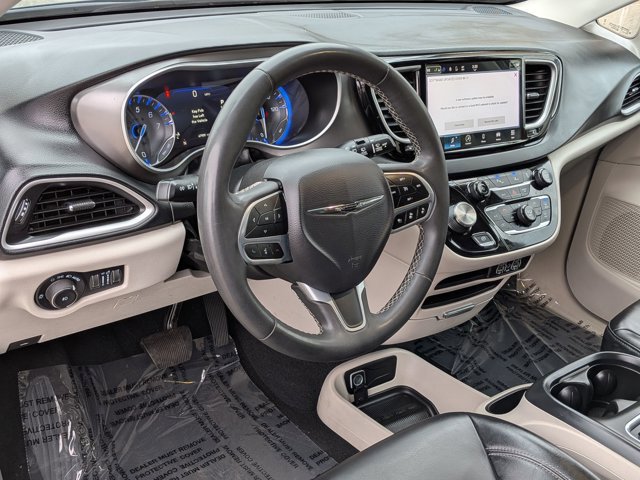 Used 2023 Chrysler Pacifica Touring-L FWD image 12