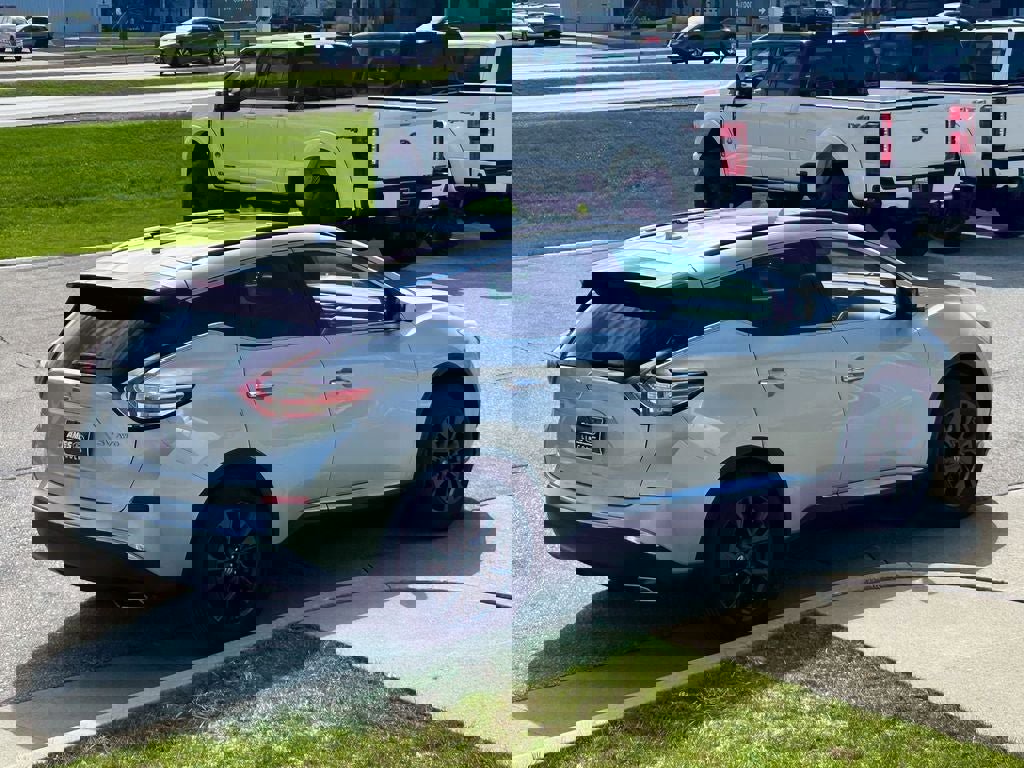 Used 2018 Nissan Murano SV w/ Premium Package image 3