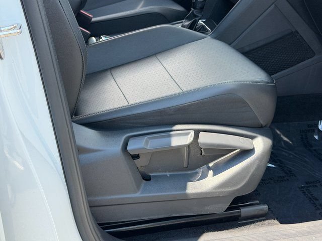 Used 2020 Volkswagen Tiguan SE FWD image 32