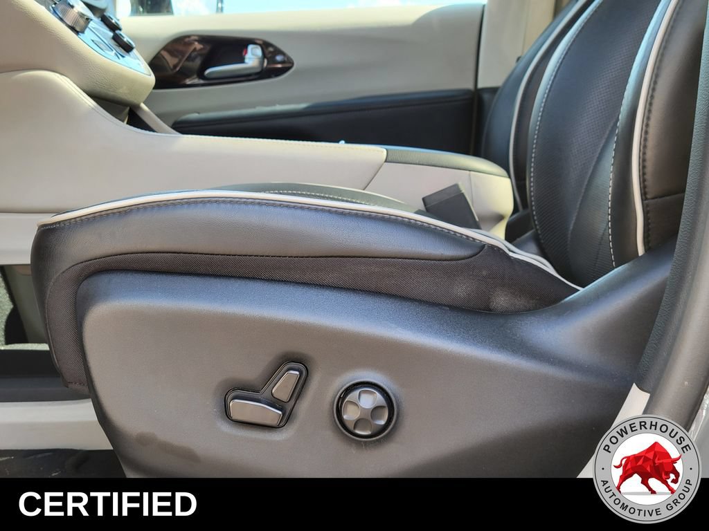 Used 2023 Chrysler Pacifica Limited FWD image 26