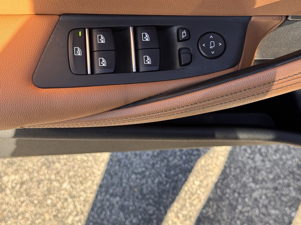 Used 2022 BMW 530i w/ Premium Package image 17