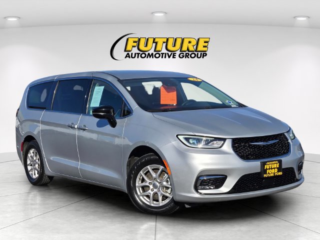 Used 2024 Chrysler Pacifica Touring-L