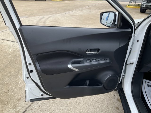 Used 2023 Nissan Kicks SV FWD image 7