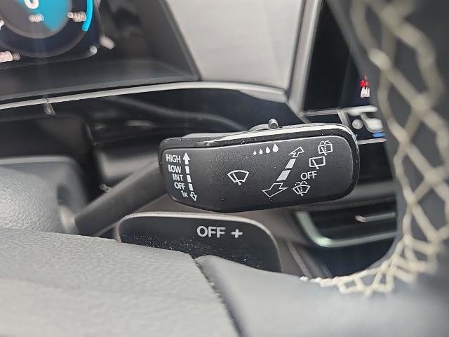 Used 2024 Volkswagen Atlas Cross Sport SE image 25