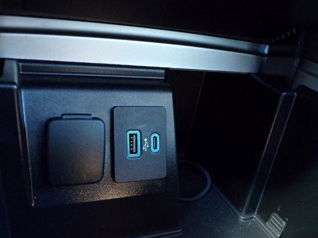 Certified 2020 Ford Explorer Platinum w/ Premium Technology Package image 24