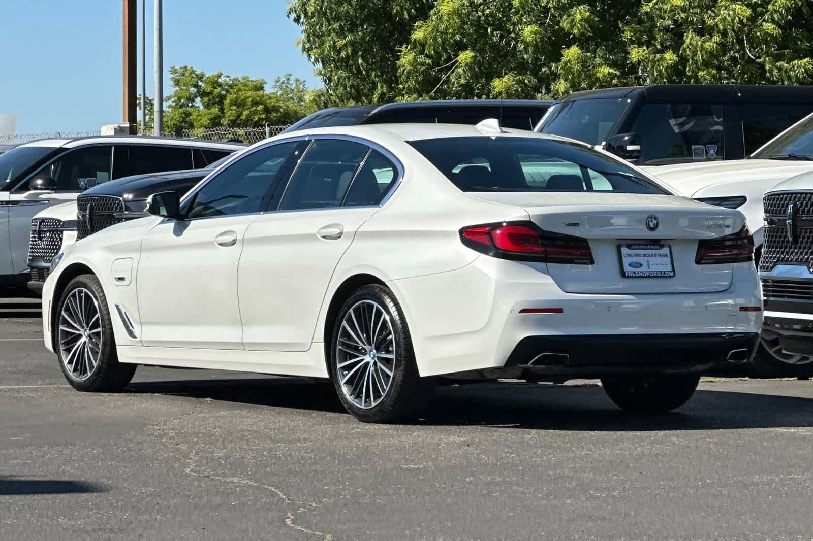 Used 2023 BMW 530e xDrive w/ Premium Package AWD/4WD image 7