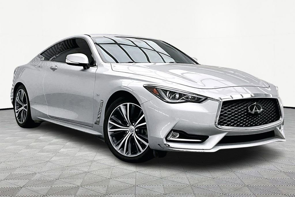 Used 2019 INFINITI Q60 3.0t Luxe w/ Essential Package image 5