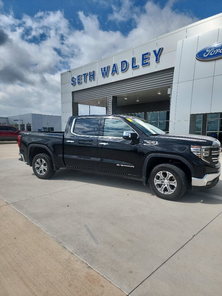 Used 2025 GMC Sierra 1500 SLT AWD/4WD image 1