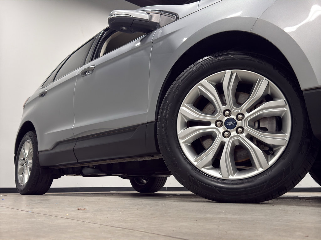 Certified 2022 Ford Edge Titanium image 2