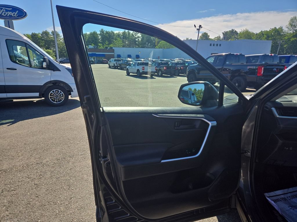 Used 2019 Toyota RAV4 LE w/ All Weather Liner Package AWD/4WD image 5