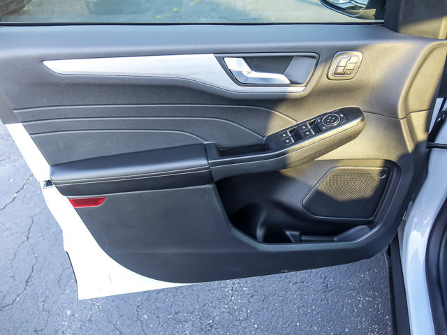 Certified 2025 Ford Escape Platinum AWD/4WD image 21