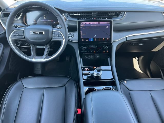 Used 2023 Jeep Grand Cherokee L Limited AWD/4WD image 3
