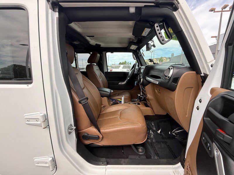 Used 2018 Jeep Wrangler Unlimited Rubicon w/ Dual Top Group AWD/4WD image 13